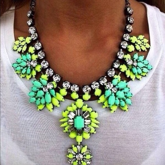 Jewelry - Green and blue statement necklace